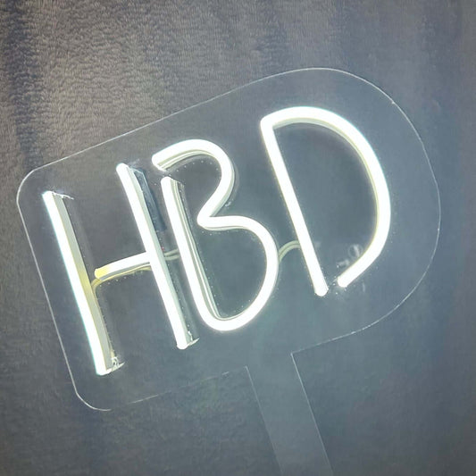 Vela Neón Flex HBD Premium sobre pastel de celebración variedad de colores Lumina Ideas
