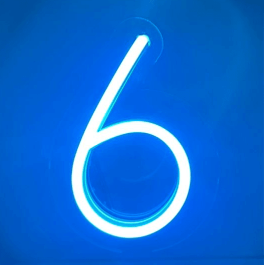 Vela Neón Flex Número 6 Premium color azul fondo liso Lumina Ideas
