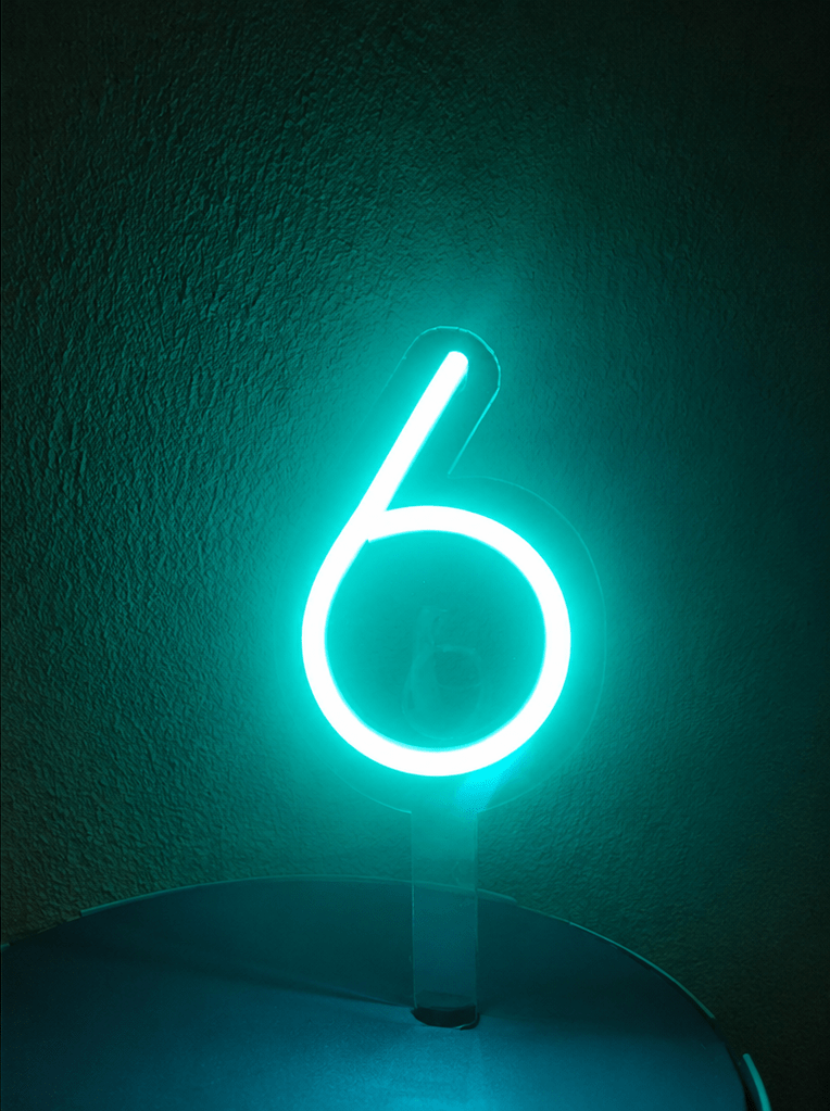 Vela Neón Flex Número 6 Premium color menta Lumina Ideas